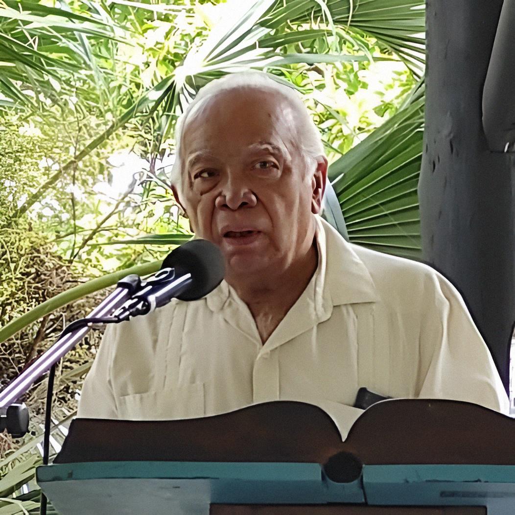 El escritor Domingo Carrasquero en una conferencia